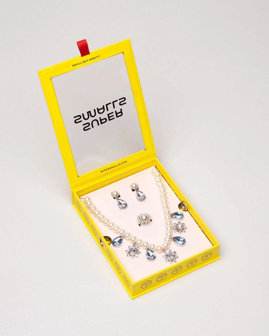 This House Party Pearl Mega Set is perfect for your sophisticated kiddo. Our happiest set ever—it literally smiles back at you! With frosty blue and lilac gemstones (and “pearls” galore!), this set serves up statement-making whimsy with a pinch of poise. Small parts, not intended for children under 3 years.