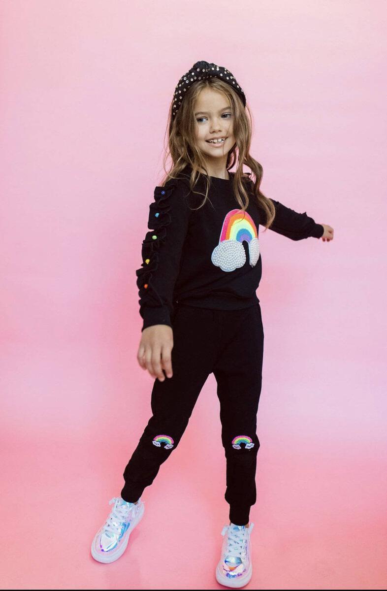 Catch some major rainbow vibes in this Lola + The Boys Ruffle Cloud Gem Set. Featuring a black ruffle sleeve crewneck and black joggers - complete with beaded rainbow patches - this easy outfit is a no brainer for your kiddo's wardrobe! Brighten up the day with this sunshine-approved look!
