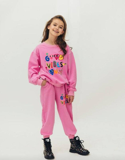 Introducing the Lola + The Boys Good Vibes Only Set - perfect for a day of style and comfort. This set is super soft and lightweight in the most adorable pink fabric. So strike your best pose, and keep it positive with this awesome set!