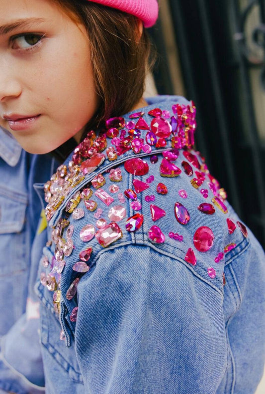 <p>This Lola + The Boys Sparkle Queen Gem Denim Jacket is a medium wash denim adorned with colorful pink rhinestone gems. It's the perfect addition to any outfit, adding a touch of playfulness and sparkle. Rock out in this fun look!</p> <p>95% Cotton, 5% Spandex.</p> <p><span style="font-family: -apple-system, BlinkMacSystemFont, 'San Francisco', 'Segoe UI', Roboto, 'Helvetica Neue', sans-serif; font-size: 0.875rem;">Machine wash cold gentle (inside out), hang or lay flat to dry.&nbsp;&nbsp;</span></p>