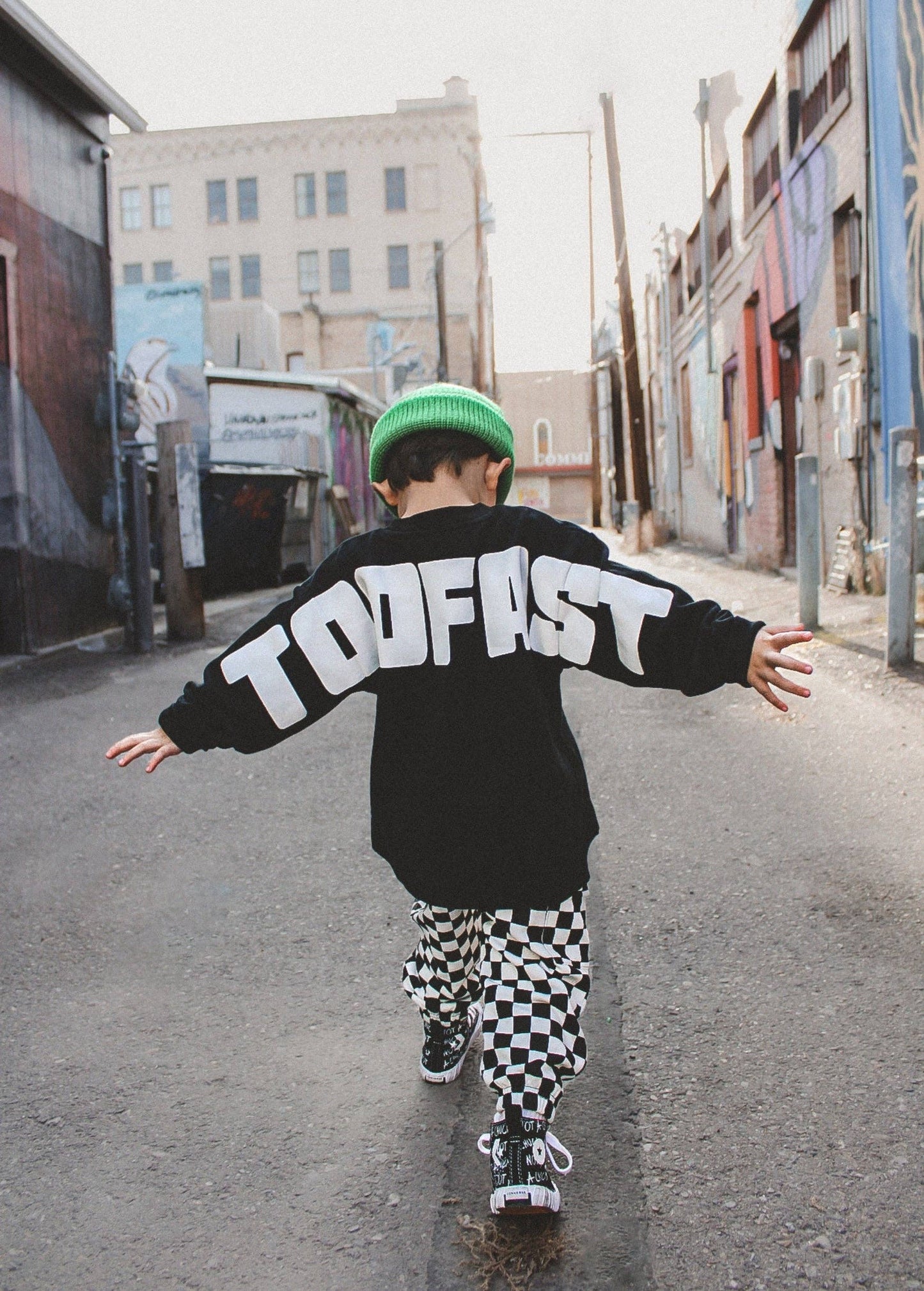 Too Fast Crewneck in Black