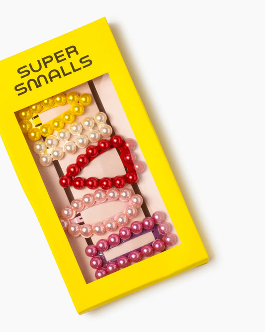 Uptown polish meets downtown cool with the Super Smalls Chit Chat Pearl Snap Clips, your hair routine’s most fashionable friend. Girly, maximalist, and oh so fun, this set of 5 clips are easy to style, Super comfy, and stackable (wear one or wear them all!). 